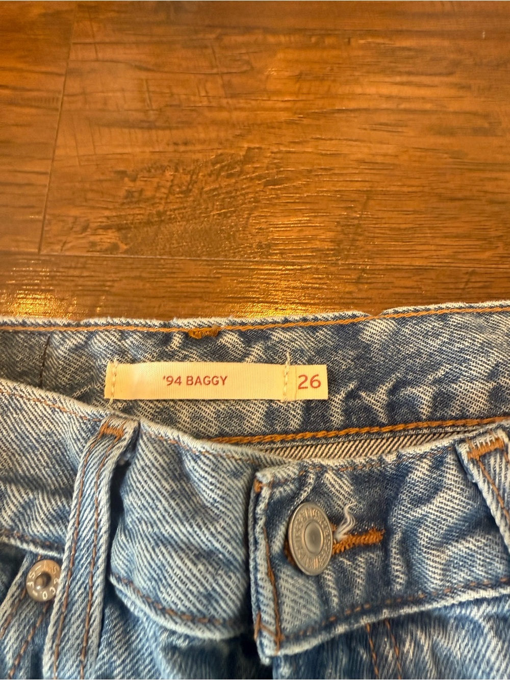 '94 Baggy Light Wash Levi’s - Size 26W 31L - Picture 2 of 5